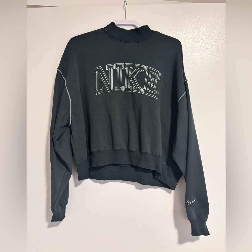 Nike - Picture 3 of 4